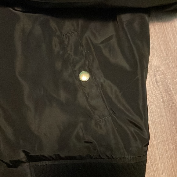 NWOT BLACK BOMBER JACKET WITH FAUX SHERPA LINING - Picture 5 of 8